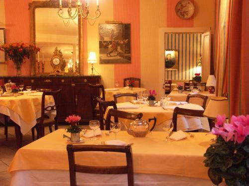 Les Lions De Beauclerc Hotel ลียงส์-ลา-โฟเรต์ ภายนอก รูปภาพ